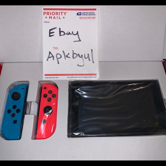 NEW Nintendo Switch Console 32GB V2 red Joy-con - Picture 3 of 6